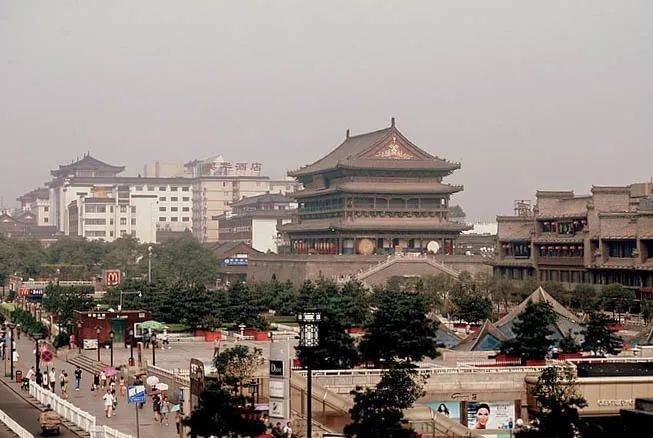 1703656367736827PMlK.jpg 折疊絲路x馬巖松|我們的城市和建筑不應該是復制傳統、復制西方,那它應該是什么? (6).jpg