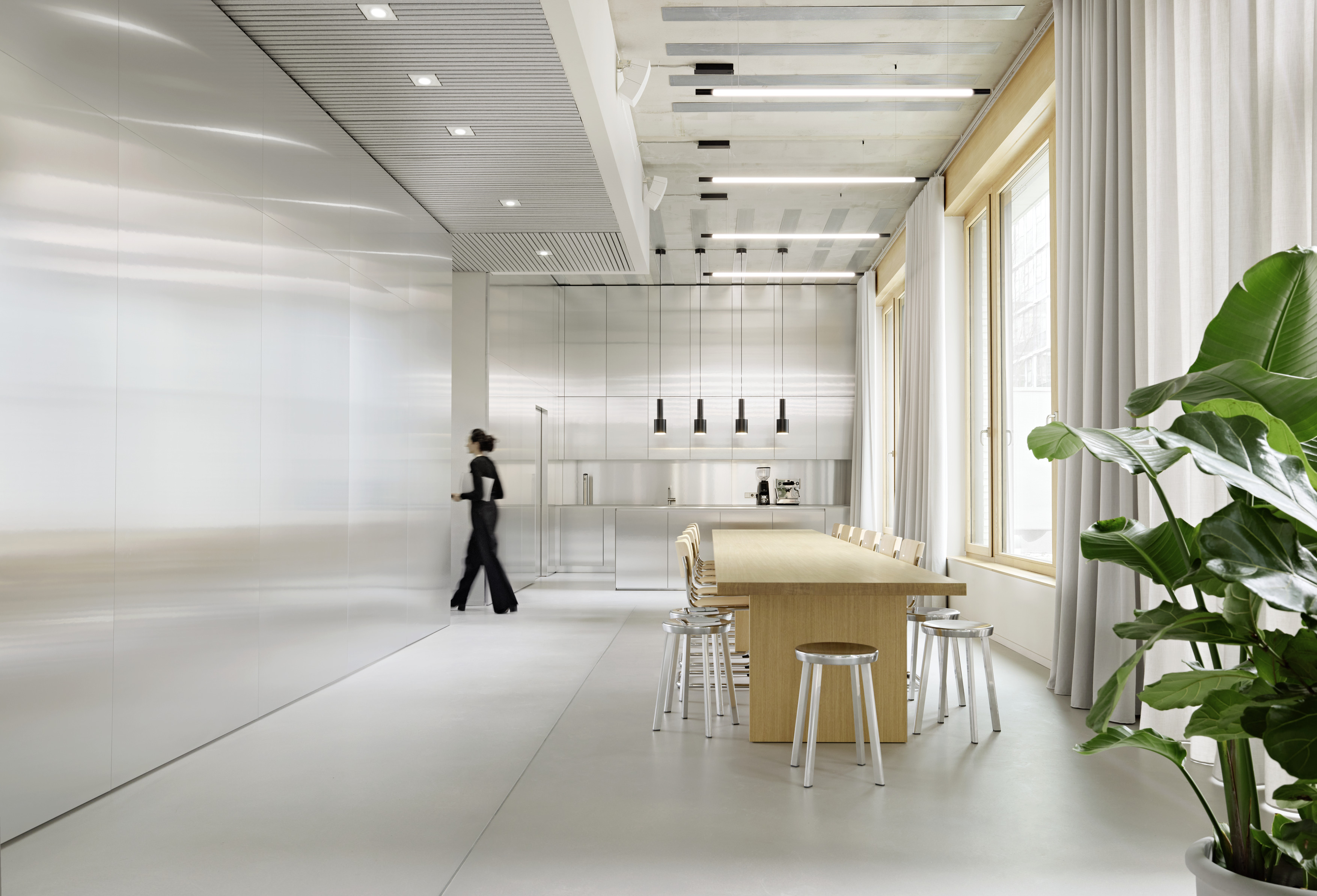 1749606340216170af8Y.jpg HENN_BESTSECRET_07_loungekitchen_(c)MarkSeelen.jpg