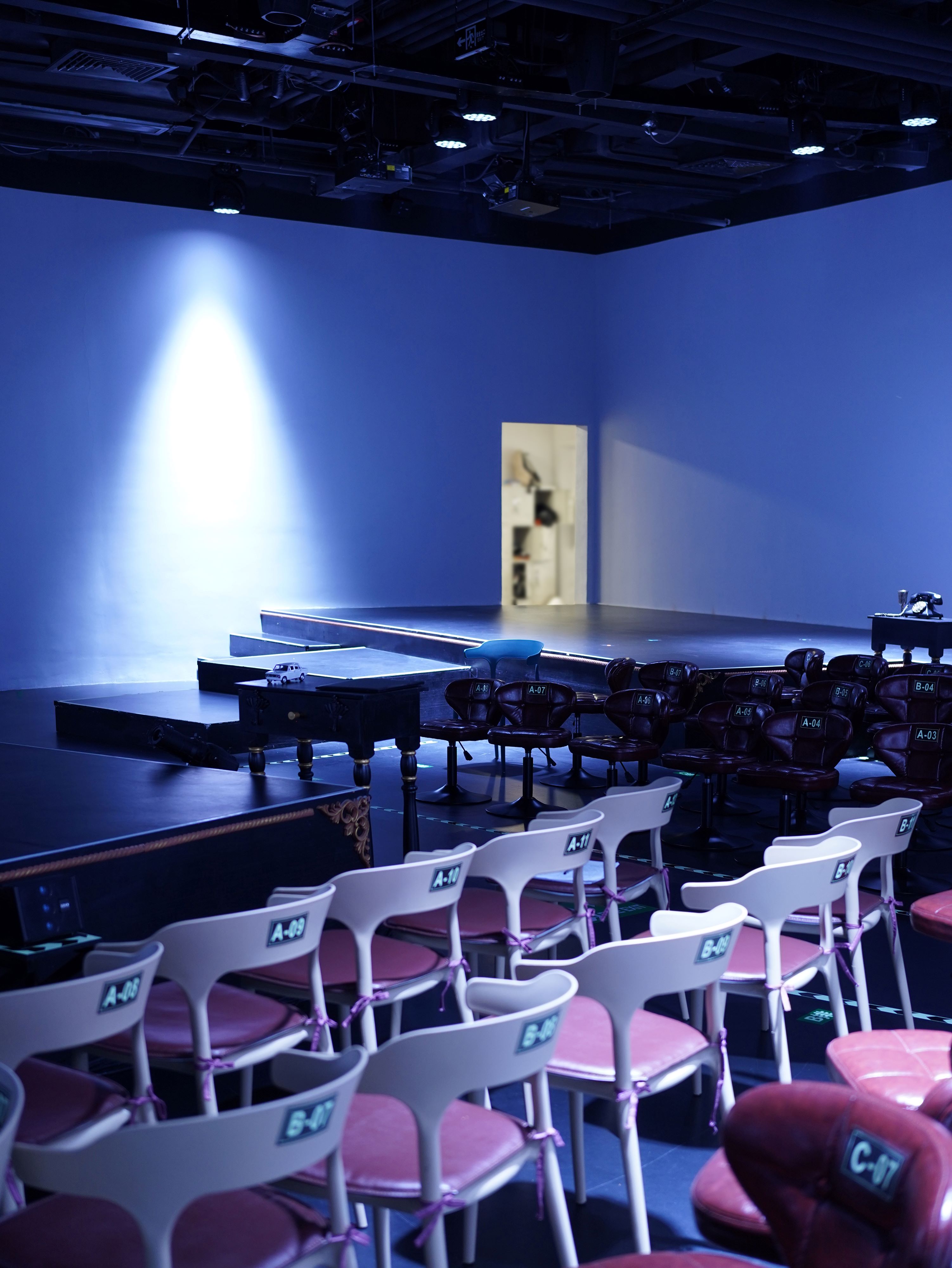 1749615225195948gBn1.jpg 交織的舞臺和觀眾席,Intertwined stage and auditorium ?徐英達,黃迪.jpg