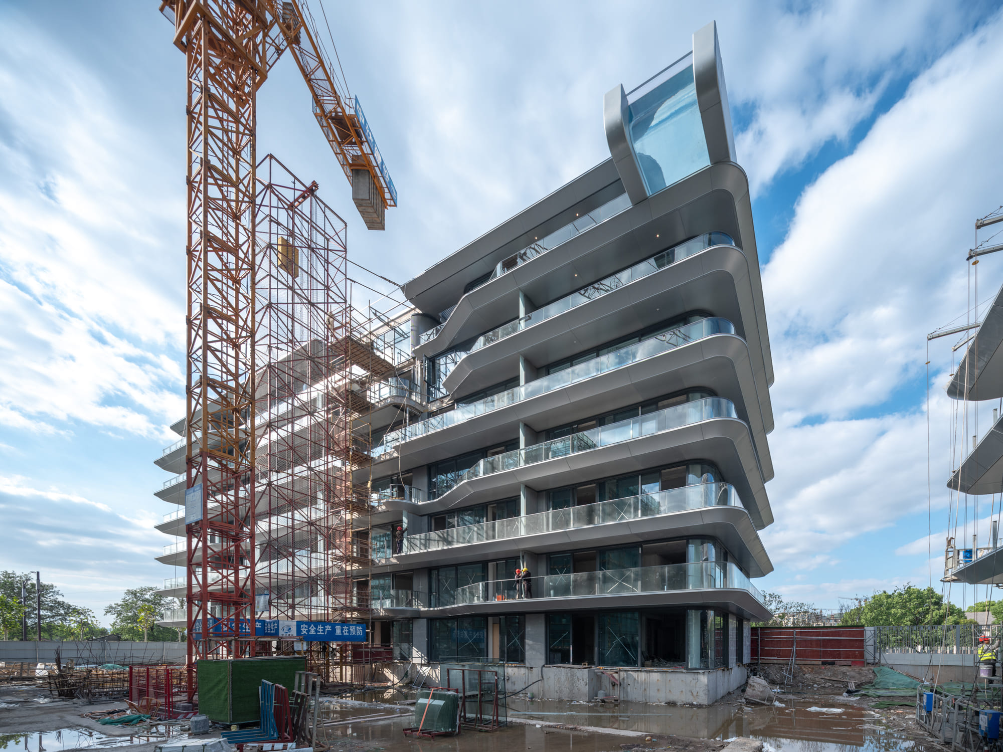 30_ 懸挑泳池結(jié)構(gòu)施工 Skypool Structure Under Construction ?泠城攝影 shiromio studio.jpg