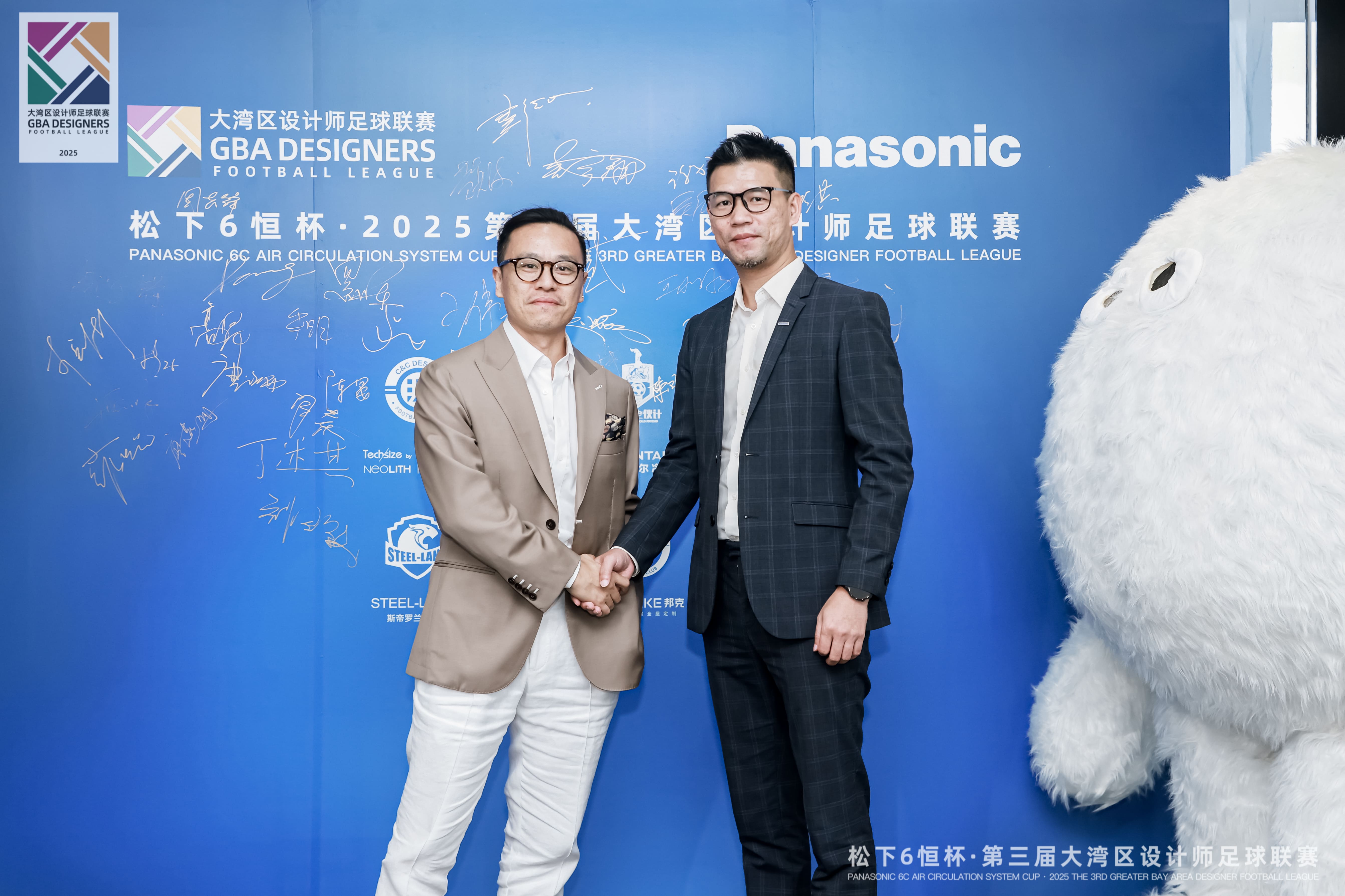 聯賽會長與嘉賓簽到合影 (2).jpg