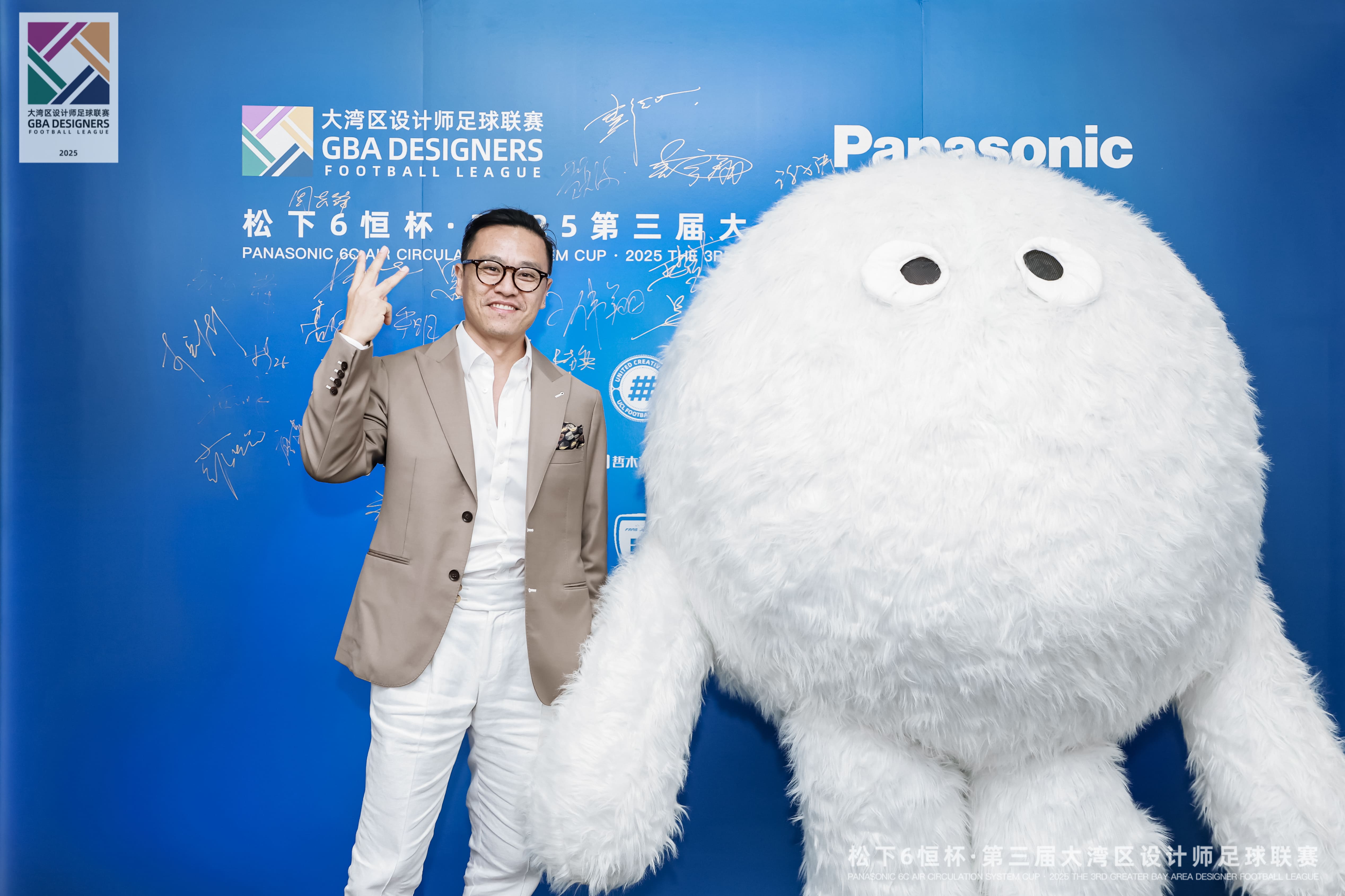 聯賽會長與嘉賓簽到合影 (1) (1).jpg