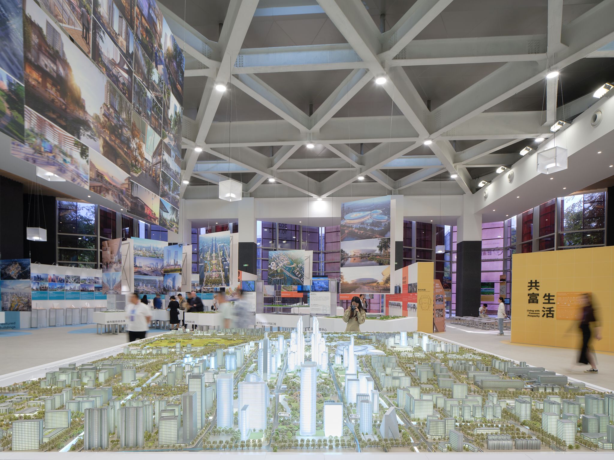 圖2 主展廳核心區域，central exhibition hub ?梅可嘉.jpg