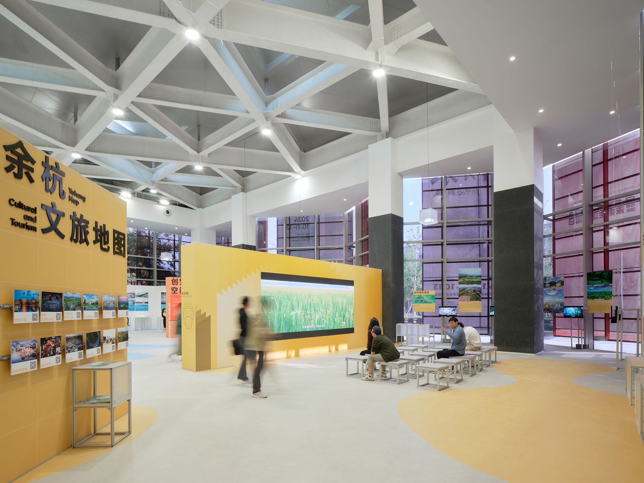圖21 沉浸式觀影區，immersive media viewing area ?梅可嘉.jpg