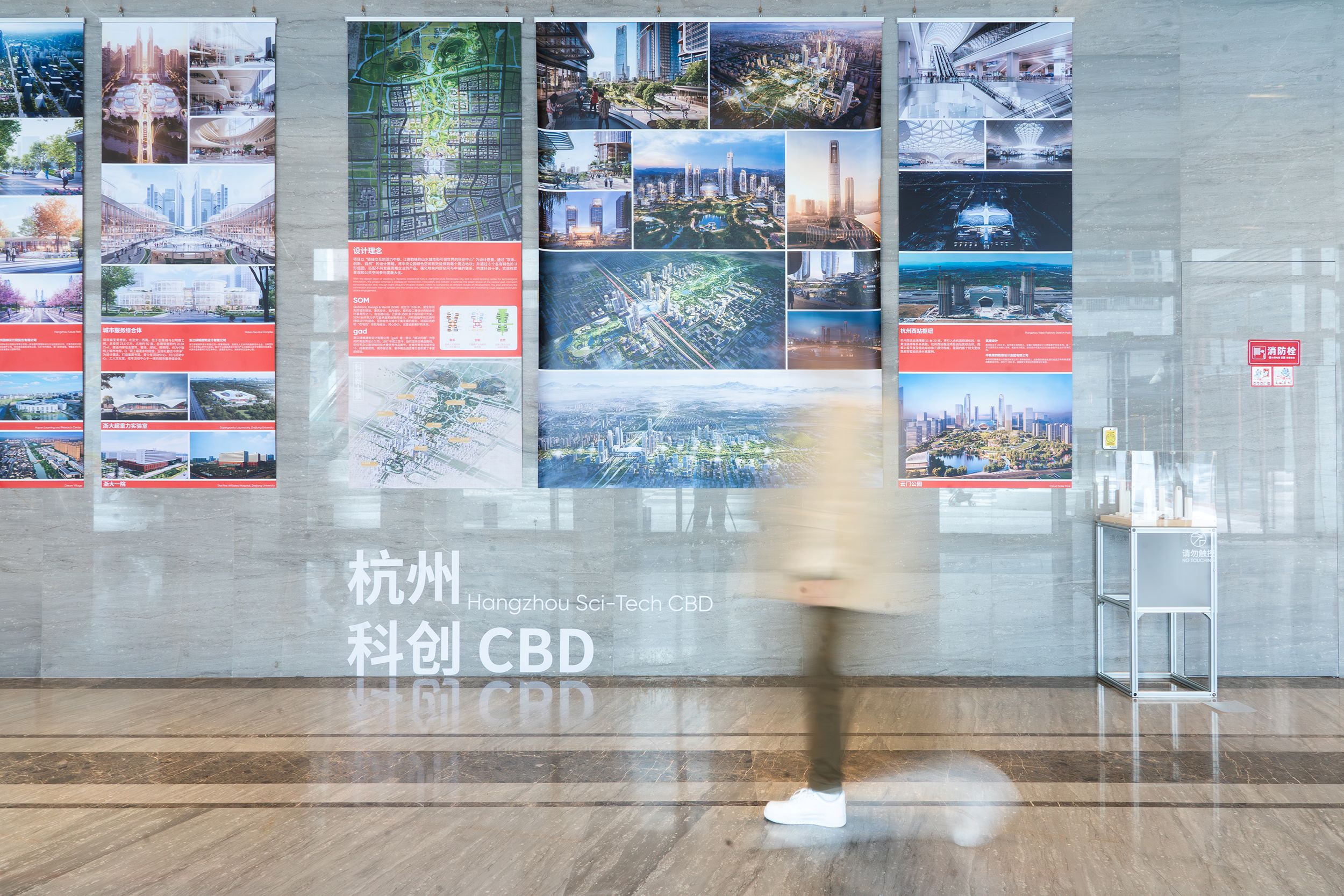 圖23 觀展者依次游覽，visitors follow the designated flow ?王一博.jpg