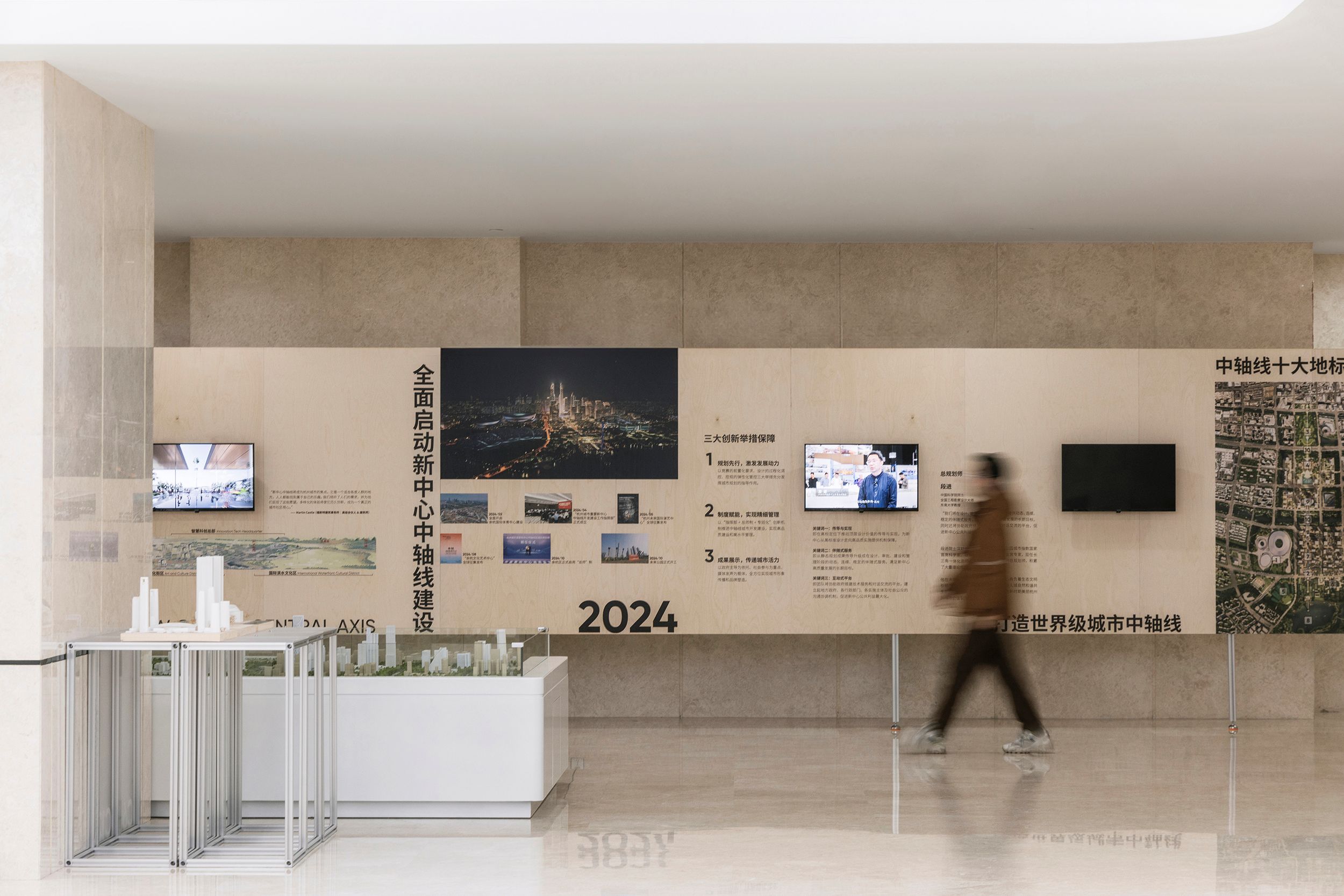 圖38 延續海洋板與鋁型材的展陳設計語言，continuing the exhibition design language of plywood panels and aluminum profiles ? Daily建筑攝影.jpg